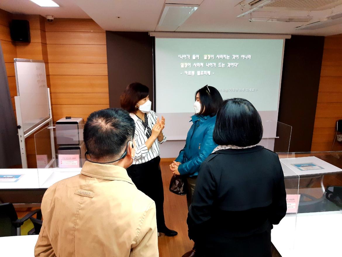 자.수업+종료후까지+멋과+취향의+열정을+탐구하고+공유하는+사람들.jpg